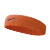 Povyazka на голову Nike Swoosh Headband: стильный аксессуар в командных цветах Team Orange/College Navy