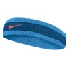 Яркая повязка Nike Swoosh Headband в морском, лазерно-синем и оранжевом цвете на agon-v.com.ua